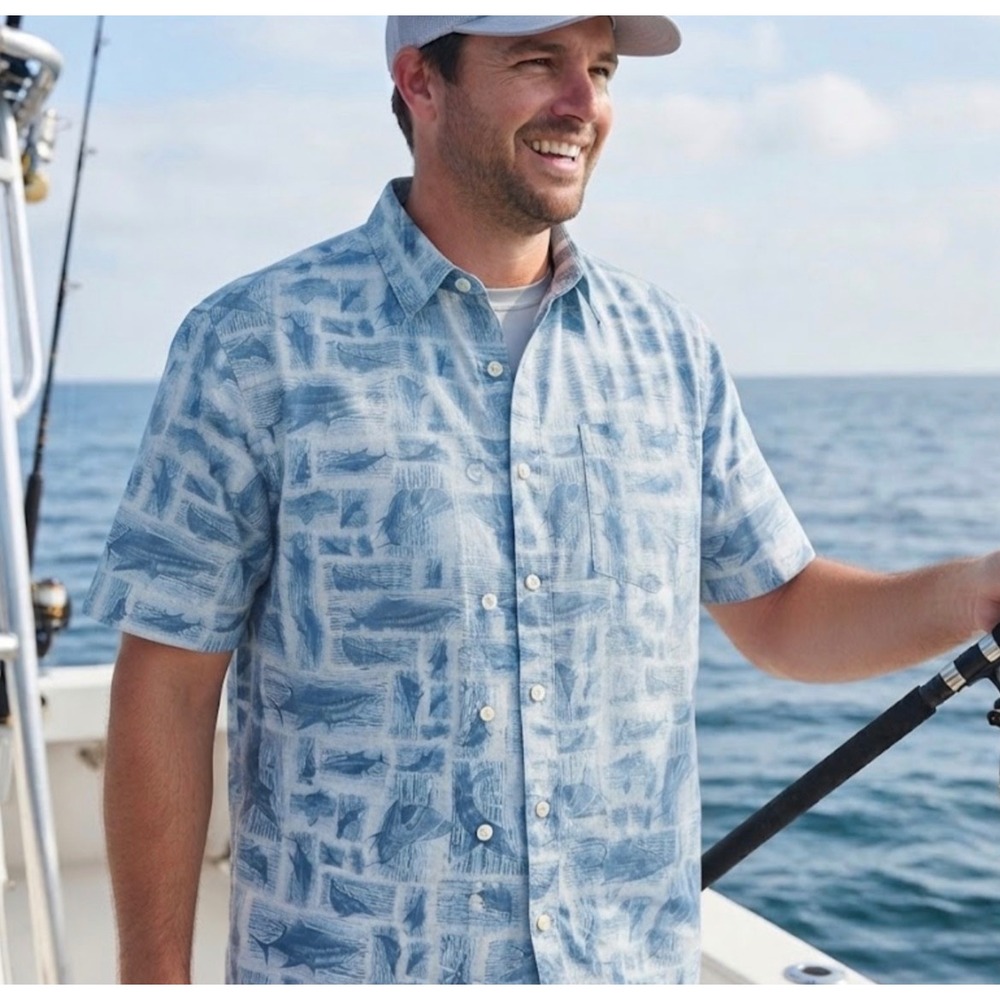 Huk Fishing Shirt Mens XL Blue White Fish Graphic Short Sleeve Button Down